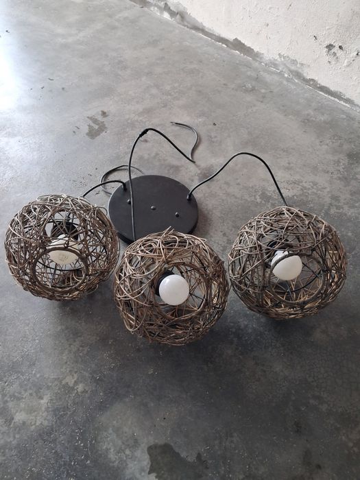 Candeieiro de teto com lâmpadas