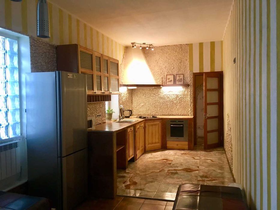 Дом 450 кв. До 35 человек. Сауна, беседка, теннис, генератор, бассейн.