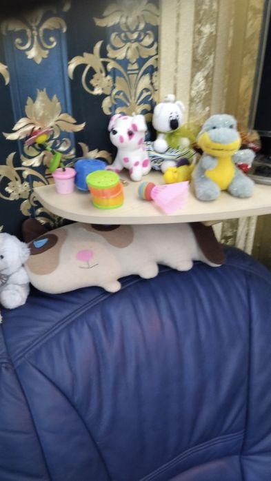 Машинка на радиоуправлении и игрушки.