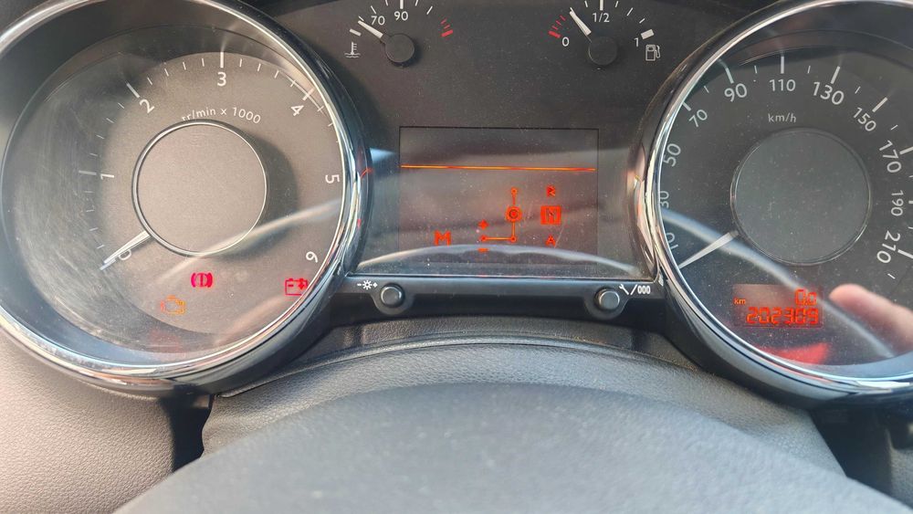 Peugeot 3008 1.6 HDi Sport.  Inspeção feita e IUC pago