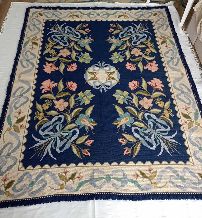 Tapete ponto fino Arraiolos, 200x165 cm.Excelente estado, como novo. LIMPO! Entrega zona Setúbal ou CTT expresso.