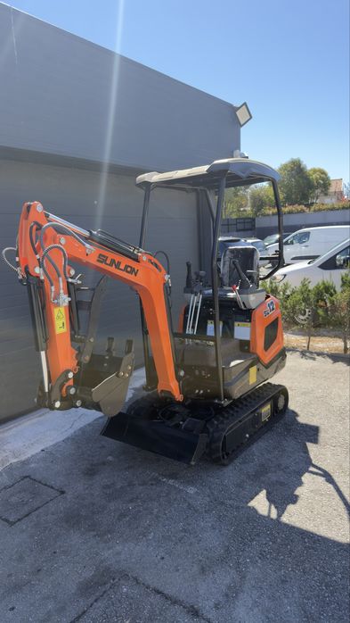 Mini giratória 1,2T com motor kubota nova