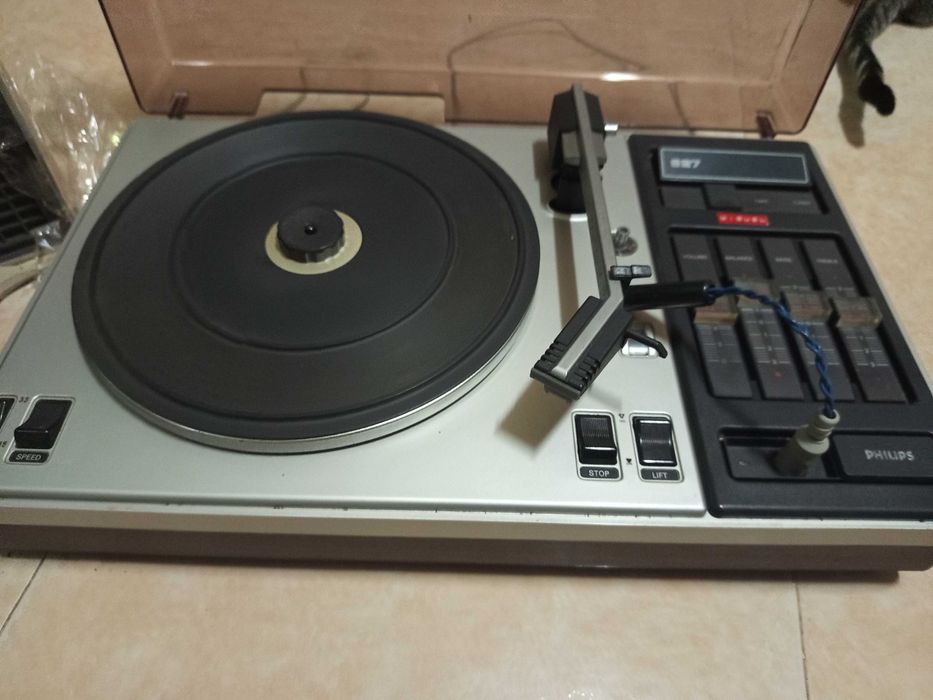 Leitor de discos Philips com colunas e 28discos
