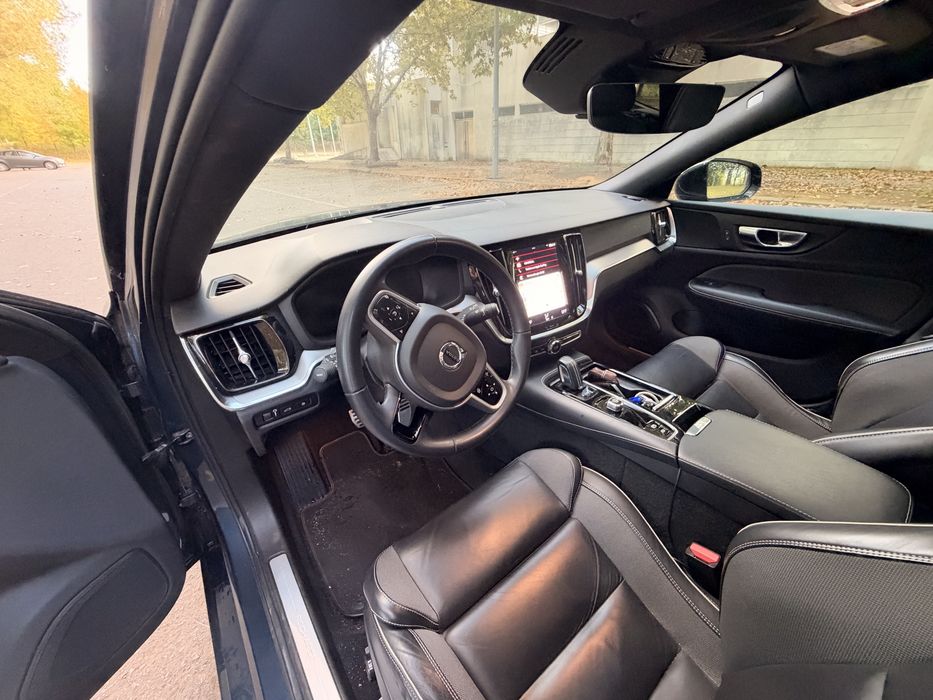 Volvo V60 T6 Plug-In Recharge R-Design