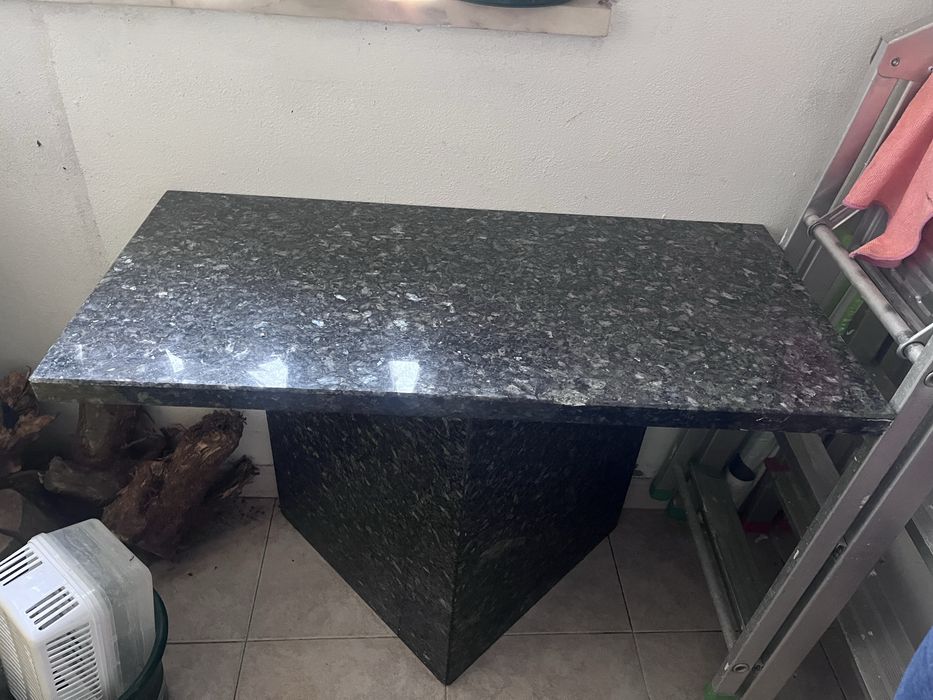 Mesa em granito