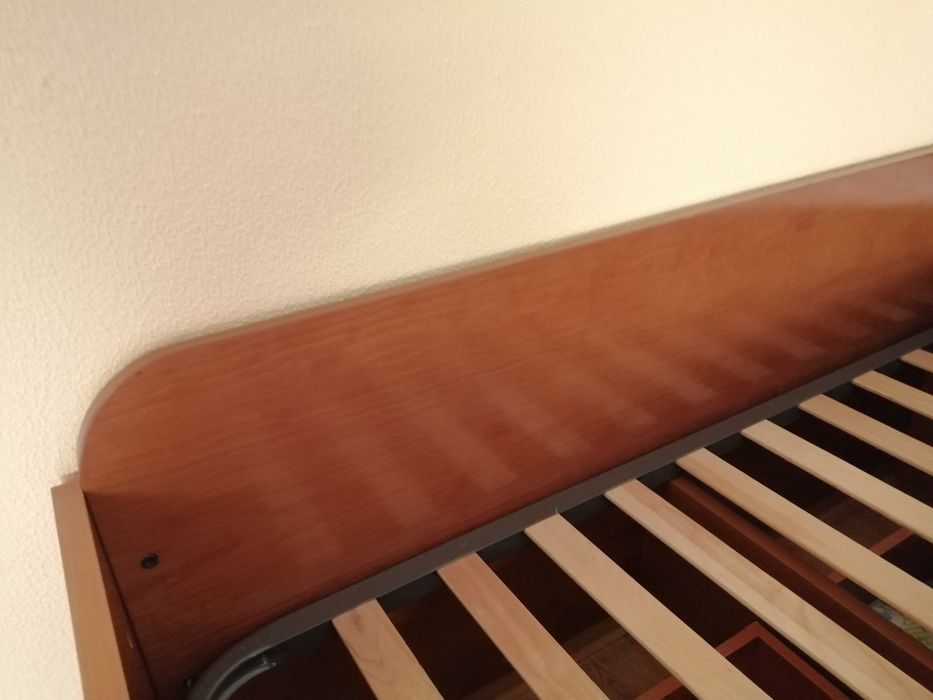 Cama individual com gavetões