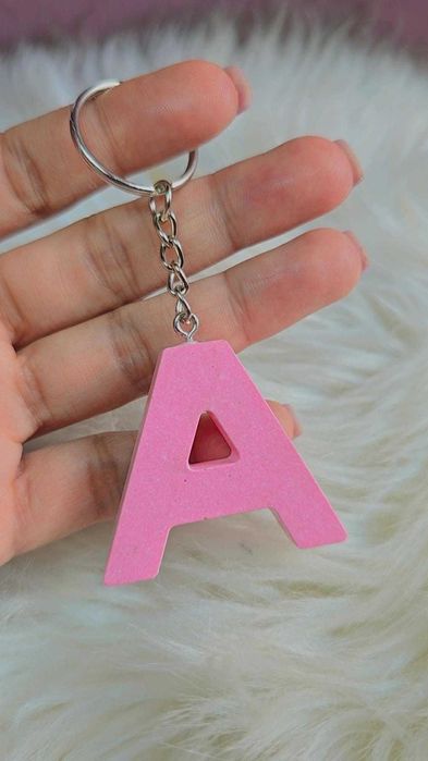 Porta-chaves de letras em resina. Preço especial para revendedoras
