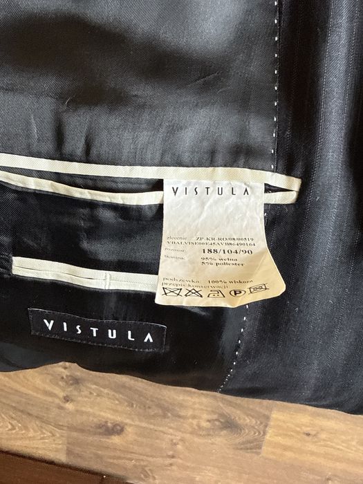 Garnitur Vistula 188/104/90 czarny w prążki