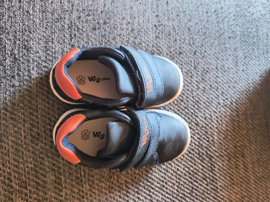 Sprzedam buty wojtylko rozmiar 22.