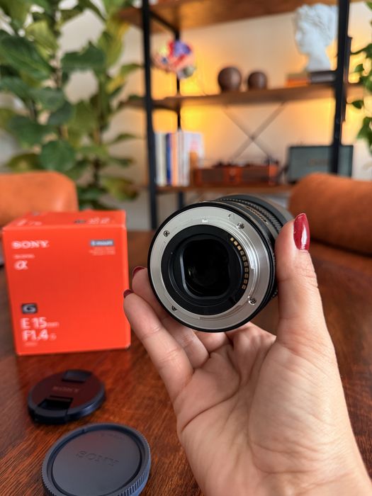 Lente Sony E 15mm f/1.4G