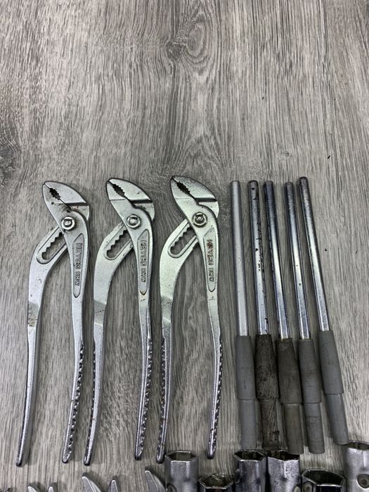 Набор інструмета bmw крюк Бмв фонарик ключі Розборка пласкогубці