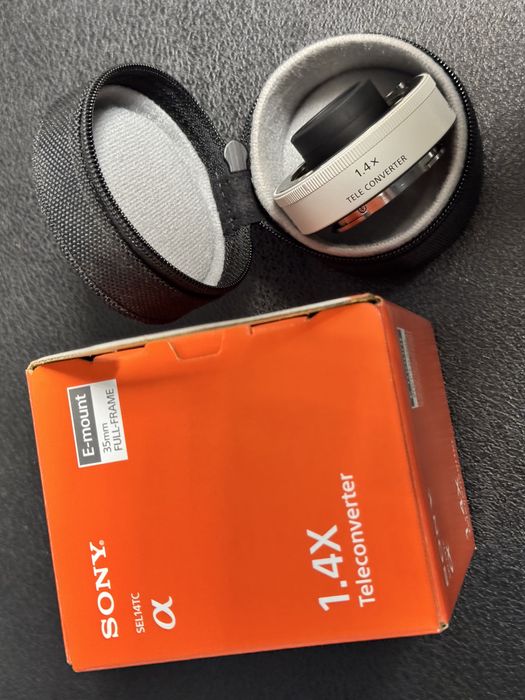 Sony FE 200-600mm f/5.6-6.3 G OSS + Pro Kit