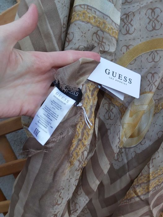 NOWY szal chusta GUESS beżowa logo braz nude