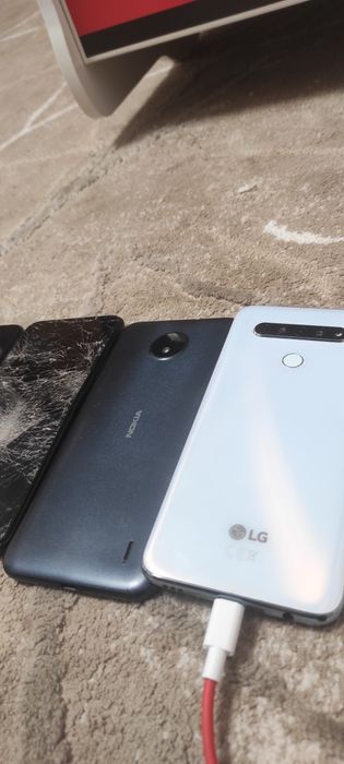 Zestaw sześciu telefonuw