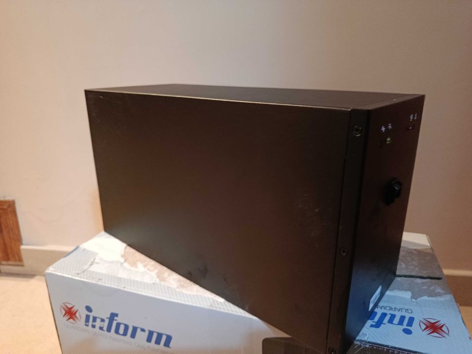 UPS de 3000 VA e 2500