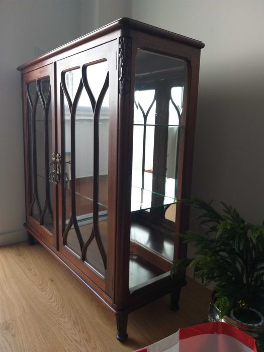 Cristaleira em muito bom estado