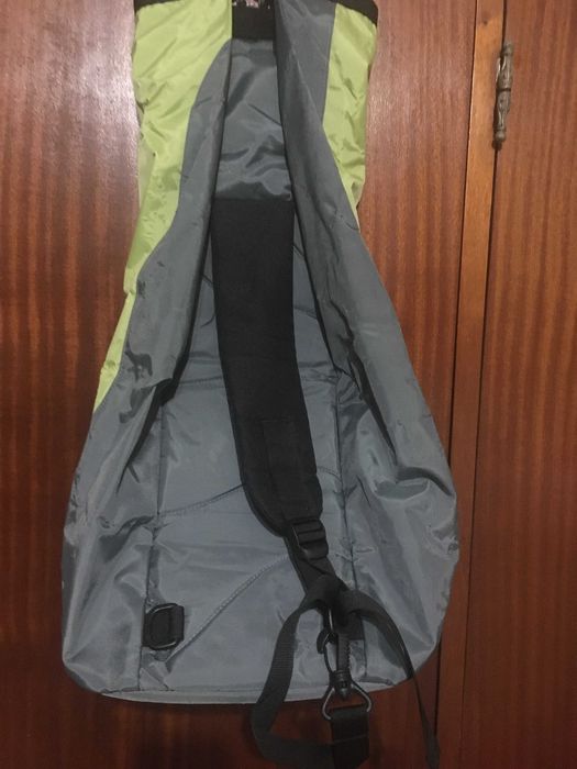 Mala Fila verde e preta