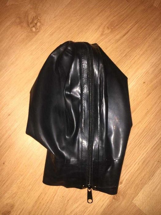 814/Kostium Teatr czarna maska L latex lateks 0,4 otwarta cześć twarzy