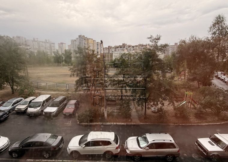 Продаж 3к квартири Радунська 42/10 / Радунская 42/10
