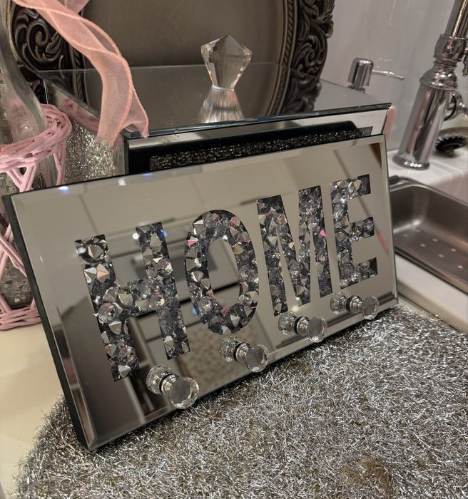 Piękny wieszak glamour z napisem home