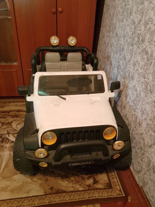 Дитячий електро автомобіль