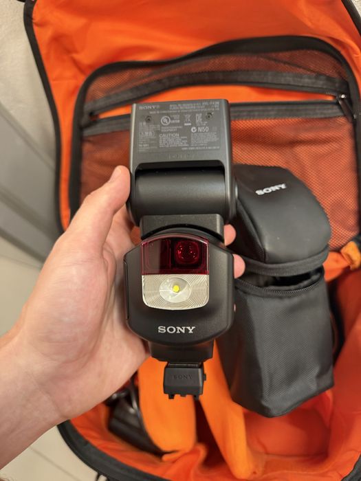 Sony Alpha A77 + 16-50mm f/2.8 SSM + Flash Sony