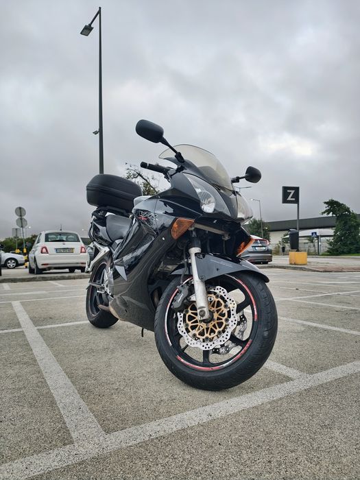 Honda VFR 800 VTEC – Top Case + Escape Black Widow