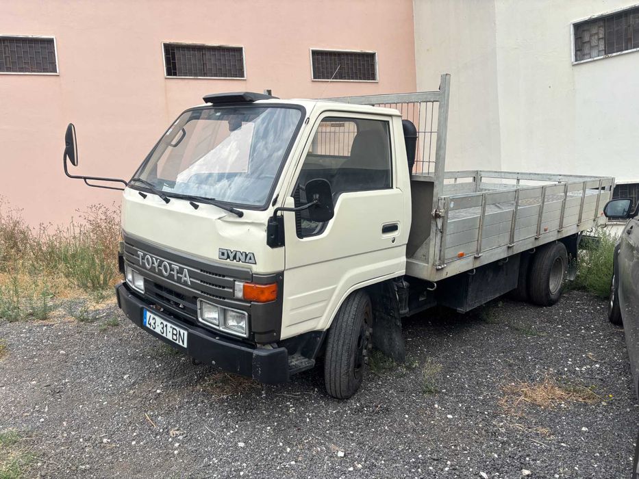 Toyota Dyna 2.5 D - Rodado Duplo - Caixa Aberta