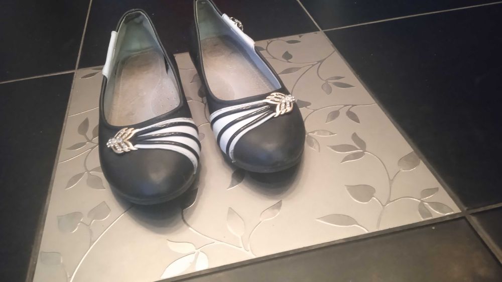 Продам детские туфли