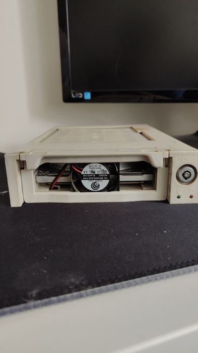 Dysk HDD z szufladą  stary segate