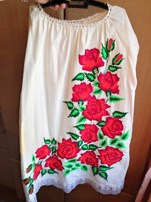 Вишивка для дівчинки ручної роботи