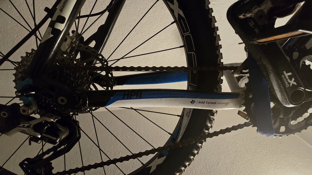 Bicicleta  cube com uso