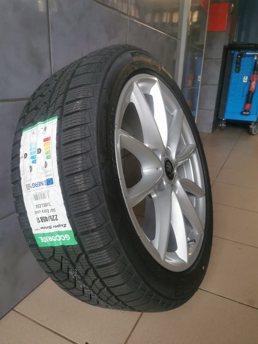 Opony zimowe 225/45R17 Skoda Octavia Karoq VW Golf Passat Audi Świdnik