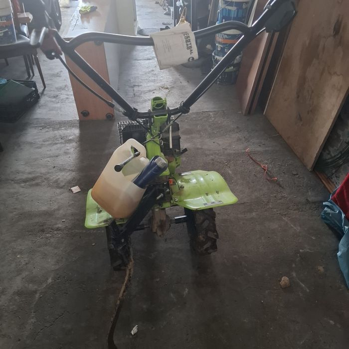 Moto enchada em ótimo estado