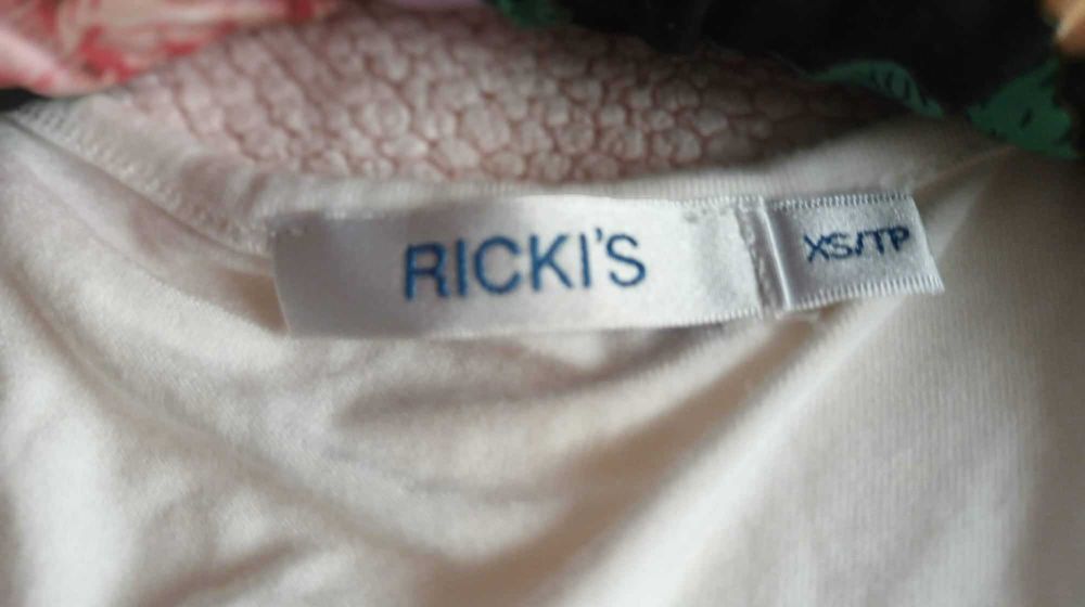 Blusa branca e lilás