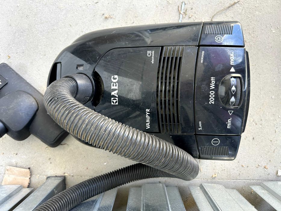 Odkurzacz AEG - 2000W