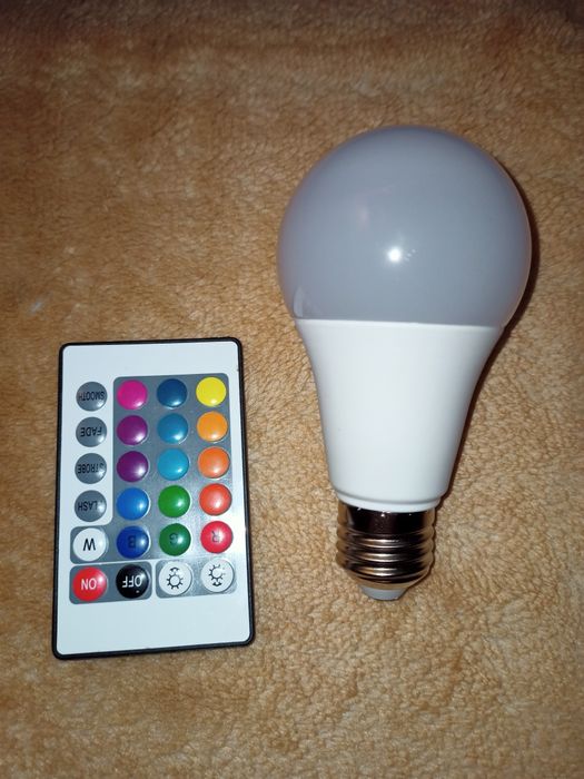 Żarówka LED E27 RGB pilot