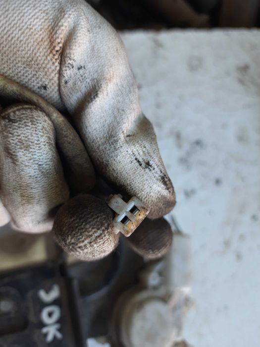 Замок механізм для кришки ляди багажника Мазда 3 БК хетчбек