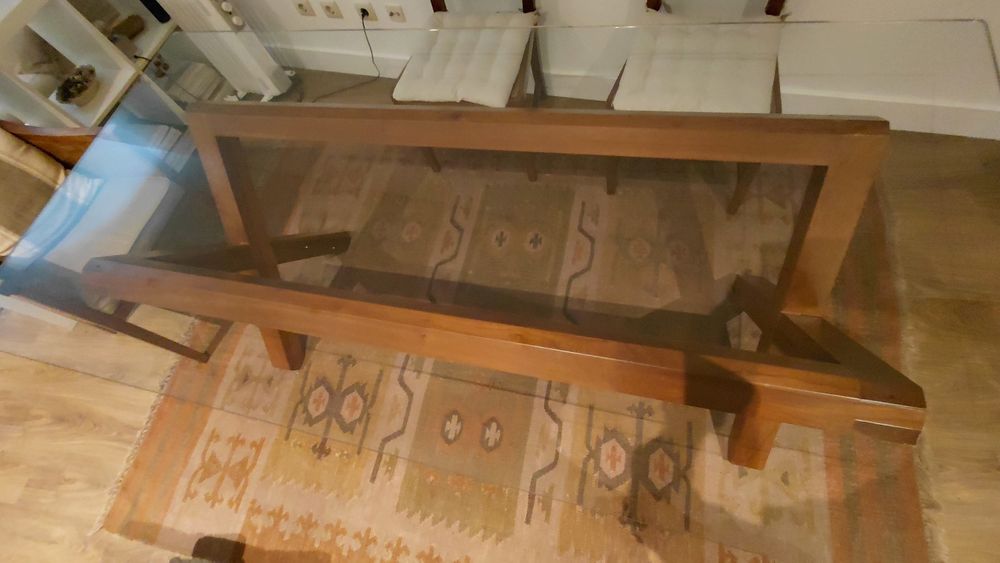 Mesa com tampo de vidro