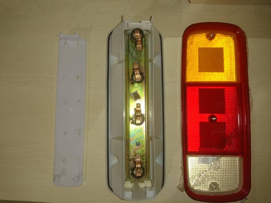 Фонарь стоп стекло зеркало мерс 207 208 308 410 609 814 варио 307 409