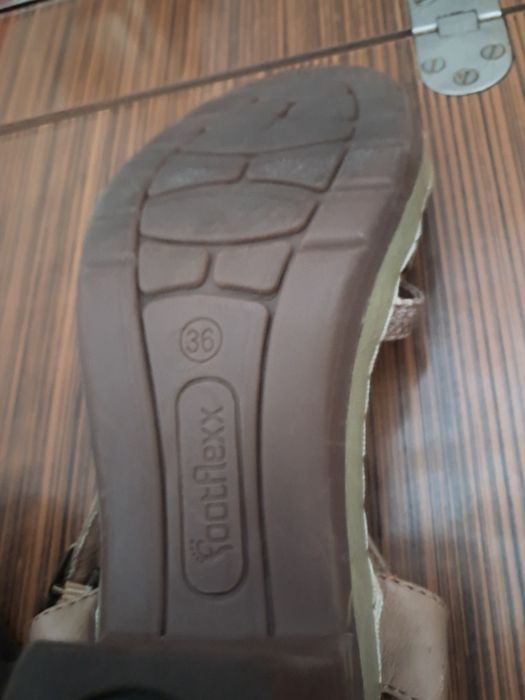 Vendo sandálias n,36