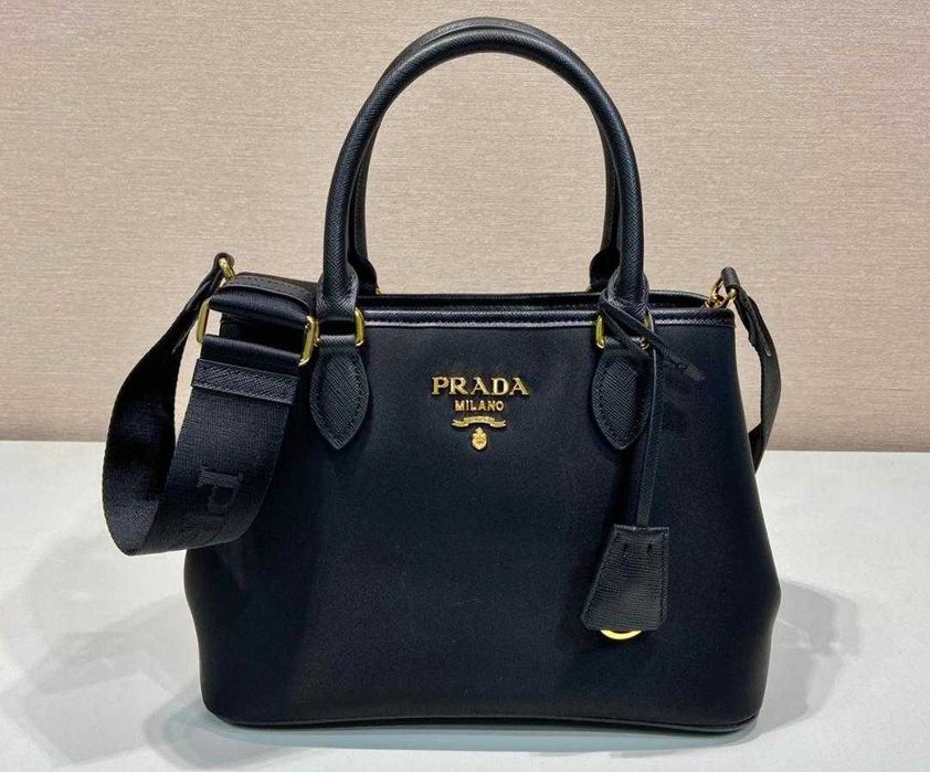 prada czarna torba ręczowa torba ramienna