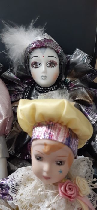 Coleção de bonecas de porcelana