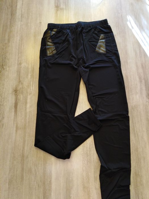 Leginsy czarne z dekoracja