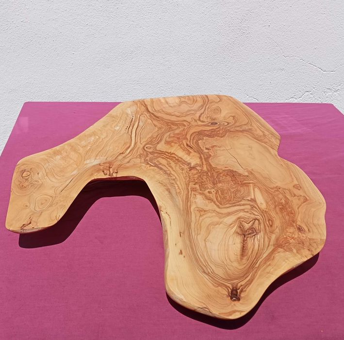 Centro de mesa feito em madeira de oliveira