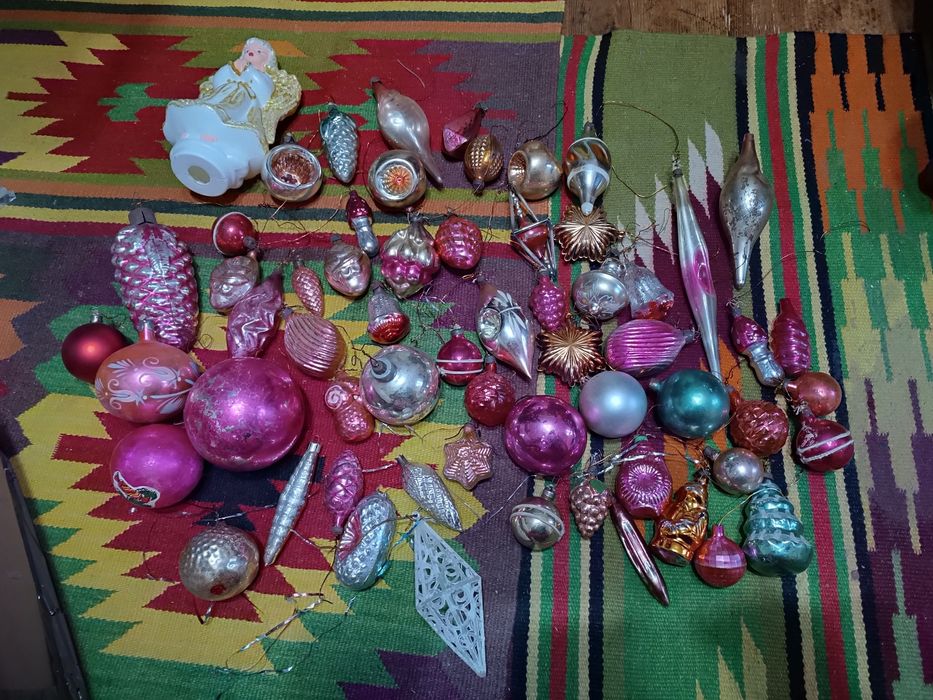 Іграшки новорічні старі  на ялинку