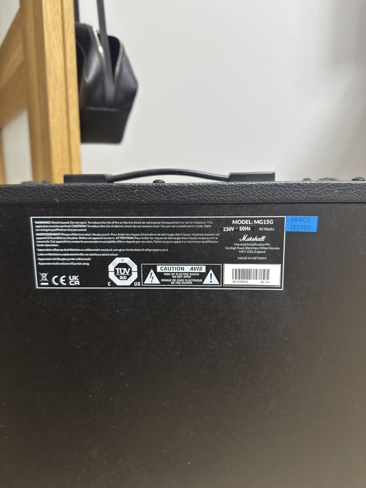 Marshall MG15G czarno zloty