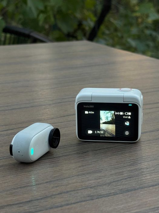 Insta360 GO 3 128GB екшн-камера повний комплект з кріпленнями