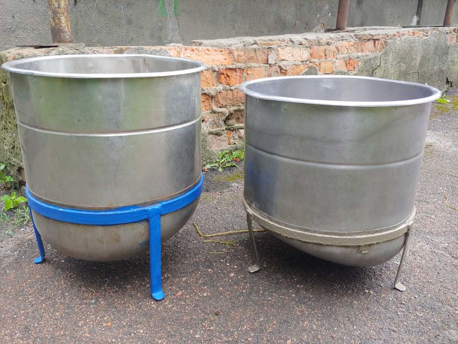 Продам баки от стиральной машины емкости с ножками 2 шт (цена за шт)