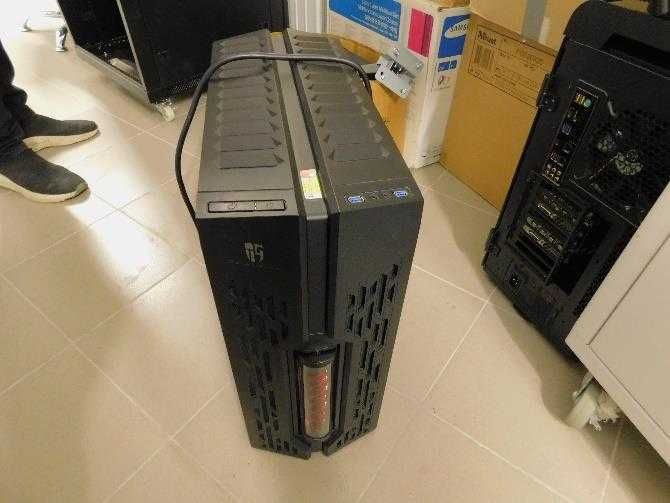 Syndyk sprzeda - serwer do projekcji stereoskopowej